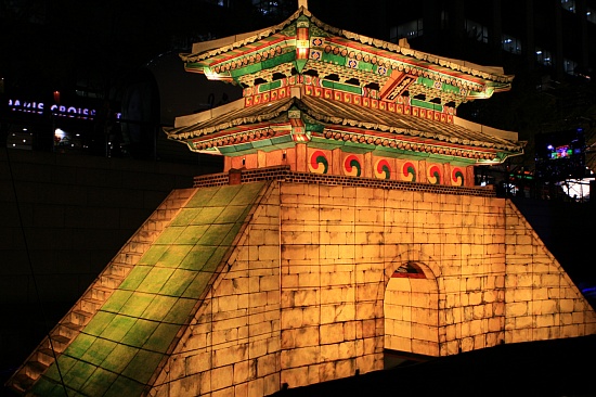 ▲ 국보 제 1호 숭례문등(부산시 불교연합회 초청등) ⓒ 뉴데일리