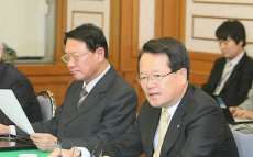 ▲ 한나라당 세종시특위 정의화 위원장이 17일 2차 회의를 주재하며 발언하고 있다. ⓒ 연합뉴스