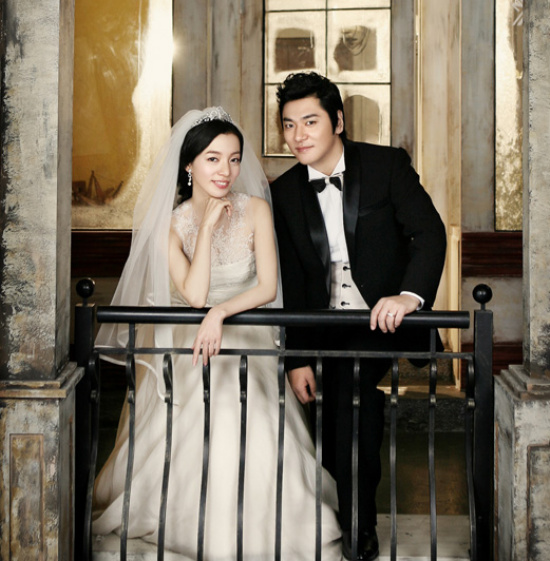 ▲ 배우 김형종과 예비신부 최송이씨ⓒ황마담 웨딩컨설팅