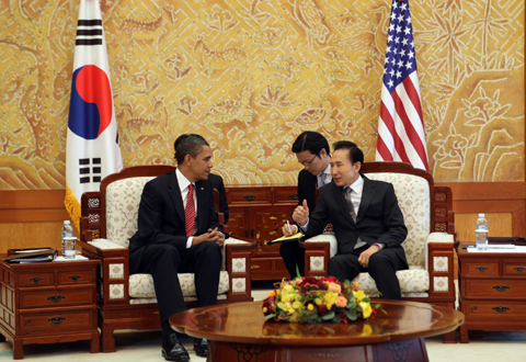 ▲ 이명박 대통령이 19일 청와대에서 버락 오바마 미국 대통령과 정상회담을 갖고 있다. ⓒ 뉴데일리 <=청와대 제공>