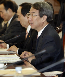 ▲ 정운찬 국무총리가 23일 열린 세종시 민관합동위원회에 참석해 모두발언을 하고 있다. ⓒ&nbsp;연합뉴스 