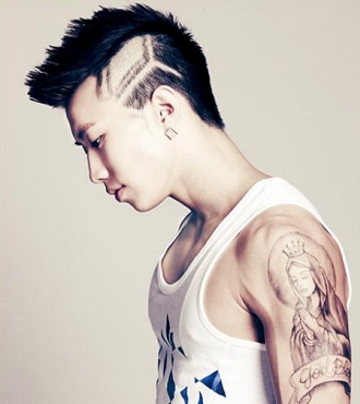 ▲ '한국인 비하 발언' 파문에 휩싸이며 팀을 탈퇴, 지난 9월 가족이 있는 미국 시애틀로 떠난 2PM리더 재범.&nbsp; ⓒ 연합뉴스