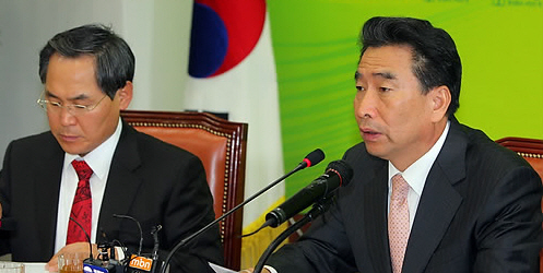 ▲ 민주당 이강래 원내대표는 26일 오전 국회에서 고위정책회의를 열고 4대강 사업에 대한 위헌심판 청구소송을 제기하겠다고 밝혔다. ⓒ&nbsp;연합뉴스