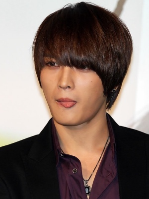 ▲ 지난 9일 오후 왕십리 CGV에서 열린 영화 '천국의 우편배달부'(감독 이형민) 언론시사회에 참석한 인기그룹 동방신기의 멤버 영웅재중이 긴장된 표정을 짓고 있다.  ⓒ 연합뉴스