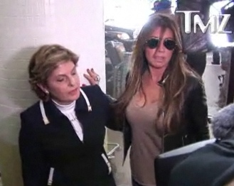 ▲ 미국 취재진과 인터뷰 중인 레이첼 우체텔(우측). ⓒ TMZ닷컴&nbsp;동영상 캡처&nbsp;