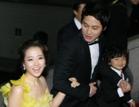 ▲ 영화 '과속스캔들'에 함께 출연한 박보영, 차태현, 왕석현이 레트카펫 입장을 하고 있다(좌측부터). ⓒ 뉴데일리