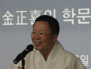 ▲ '추사의 학문과 예술'이란 주제로 특강중인 최완수 간송미술관 연구실장 ⓒ 뉴데일리