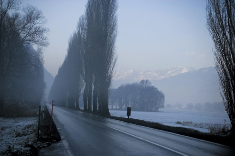 ▲ 조양호 한진그룹 회장은 3일 오후 6시 인천시 운서동 하얏트 리젠시 인천 호텔에서 사진집 출간 기념회를 개최했다. 사진집은 지난 1992년부터 최근까지 18여 년 동안 국내 및 해외 각지를 다니면서 틈틈이 촬영한 사진 작품 중 대표작 126점과 이에 대한 해설을 담아내고 있다. 사진은 지난 2004년 스위스 제네바 출장 중 알프스의 멋진 겨울 풍경을 담은 '제네바에서 체르마트로 가는 길'. ⓒ 뉴데일리