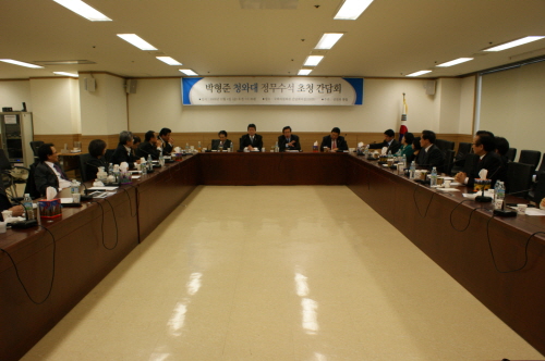 ▲ 한나라당내 모임인 '선진과통합' 소속 의원 21명은 4일 오전 박형준 청와대 정무수석을 초청해 세종시, 4대강 사업 등 현안에 대해 논의했다. ⓒ 뉴데일리