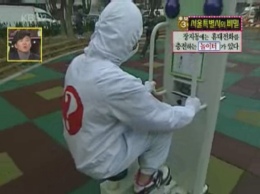 ▲ KBS 2TV '스펀지' 방송 장면. '실험맨'이 직접 페달을 돌리며 휴대폰을 충전하고 있다.  ⓒ 뉴데일리 