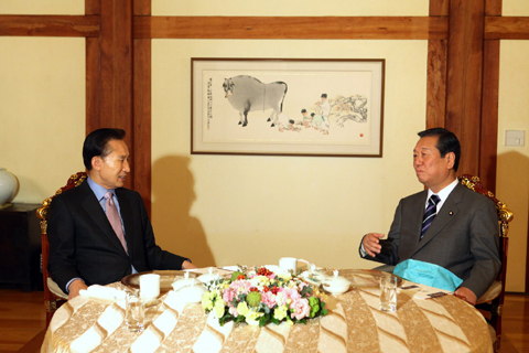 ▲ 이명박 대통령이 12일 청와대에서 방한중인 오자와 이치로(小澤一郞) 일본 민주당 간사장을 면담하고 있다. ⓒ 뉴데일리 <=청와대 제공>