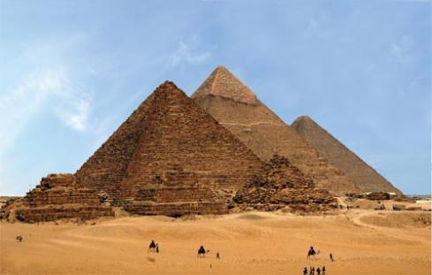 ▲ GIZA의 세 피라비드. 쿠푸 피라미드, 카프라 피라미드, 멘카우라 피라미드. 