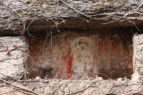 ▲ 서울 성동구 하왕십리 안정사에서 발견된 마애불좌상 ⓒ 한국문화유산정책연구소 제공&nbsp;