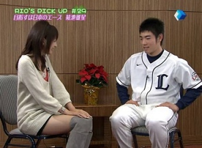 ▲ '허벅지 인터뷰'?&nbsp;히라이 리오의 인터뷰 장면 캡처. ⓒ http://blog.livedoor.jp/insidears &nbsp;