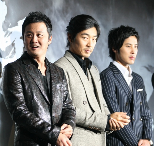 ▲ 21일 오후 서울 영등포 타임스퀘어 CGV에서 열린 KBS2 수목드라마 '추노(연출 곽정환 / 극본 천성일)' 제작발표회에 참석한 공형진 이종혁 김지석이 각기 다른 표정을 짓고 있다. ⓒ 뉴데일리