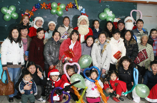 ▲ 성탄절을 맞아 장 장관은 이날 산타 복장으로 농촌을 찾았다. ⓒ 뉴데일리