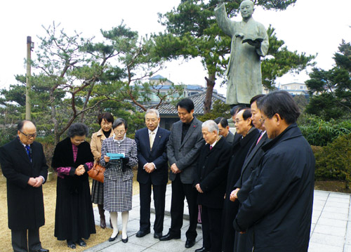 ▲ 오세훈 서울시장이 이화장에서 성탄축하 예배를 드리고 있다. ⓒ 뉴데일리