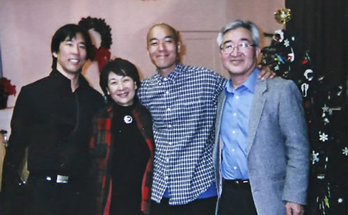 ▲ 로버트 박씨(오른쪽에서 두번째) 가족들. ⓒ 연합뉴스