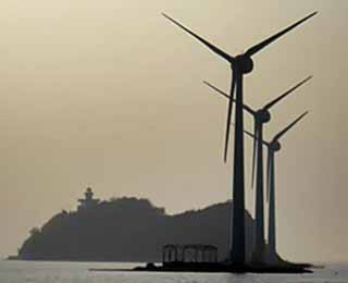 ▲ 안산 탄도항 앞바다에 세워진 풍력발전기 ⓒ경기도 