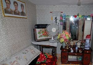 ▲ 북한의 한 가정집 모습. 텔레비전에 덮개가 씌워져 있다. ⓒ뉴데일리