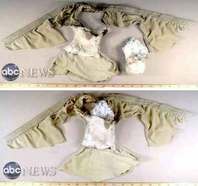 ▲ 테러범이 입고 있던 훼손된 속옷. 범인은 폭발물을 속옷 안에 이 같은 방식으로 장착했다 ⓒ ABC 방송 캡쳐