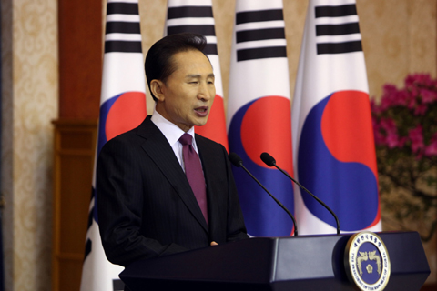 ▲ 이명박 대통령이 4일 청와대에서 신년연설을 통해 집권 3년차 국정운영 구상을 밝히고 있다. ⓒ 청와대 제공