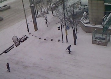 ▲ '청담동에서 스키 타는 용자 탄생'이라는 제목으로 인터넷에 떠돌고 있는 사진.