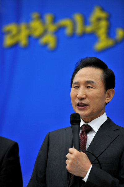 ▲ 이명박 대통령이 8일 서울 역삼동 한국과학기술회관에서 열린 '과학기술인 신년인사회'에 참석, 인사말을 하고 있다. ⓒ 뉴데일리