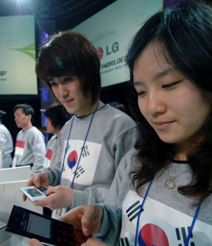 ▲ 한국의 배영호(17)와 하목민(18) 팀이 14일(현지 시간) 미국 뉴욕에서 열린 세계 문자빨리보내기 월드컵 대회에서 우승을 차지했다. ⓒ 뉴데일리