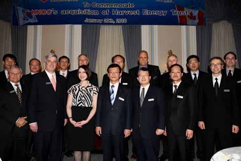 ▲ 한국석유공사는 21일 캐나다 하베스트사 인수 성공을 축하하는 기념식을  캘거리 현지에서 가졌다. 사진은 기념식에 참석한 한-캐나다 양국 인사들 ⓒ석유공사 제공