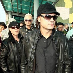 ▲ 지난 2007년 내한 공연차 방한한 독일 록밴드 스콜피언스가 경기도 파주 도라전망대를 방문해 전망대를 돌아보던 모습. ⓒ 연합뉴스&nbsp;