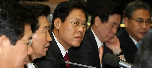 ▲ 한나라당 지도부는 26일 원내대책회의를 열고 세종시 수정안 관련 법안 처리를 논의했다. ⓒ 연합뉴스