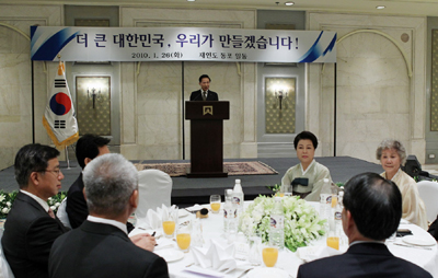 ▲ 인도를 국빈방문 중인 이명박 대통령이 26일 저녁(현지시각) 뉴델리 한 호텔에서 재인도동포간담회에 참석, 인사말을 하고 있다. ⓒ 뉴데일리 <=청와대 제공>