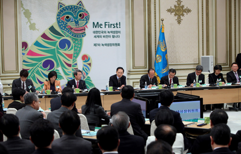 ▲ 이명박 대통령이 3일 청와대에서 제7차 녹색성장위원회 회의를 주재하고 있다. ⓒ 뉴데일리 <=청와대 제공>