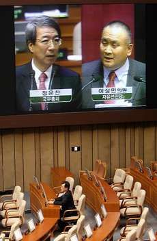 ▲ 4일 오후 국회 본회의에서 자유선진당 이상민 의원이 정운찬 총리에게 대정부질문을 하고 있다 ⓒ 연합뉴스
