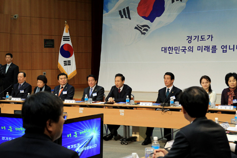 ▲ 이명박 대통령이 5일 경기도 안산 경기테크노파크에서 열린 금년 경기도 업무보고를 주재하고 있다. ⓒ 뉴데일리