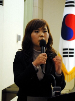 ▲ 북한의 인권실태에 대해 발제한 탈북대학생 박은아 양 ⓒ 뉴데일리