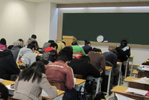 ▲ 대학들이 등록금을 동결하는 대신 무조건 등록을 해야 하는 신입생들의 입학금을 대폭 올리는 얕은 수를 쓰고 있는 것으로 드러났다. ⓒ 자료사진