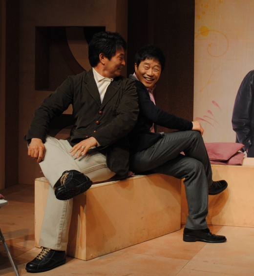 ▲ 포토타임을 갖고 있는 이한위(좌)와 이문식(우). ⓒ 뉴데일리