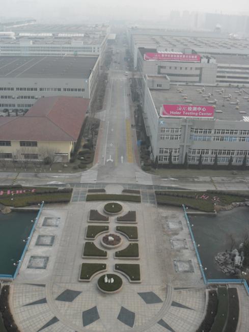 ▲ 칭다오에 있는 중국 최대전자기업 '하이얼 전자' 생산공장.