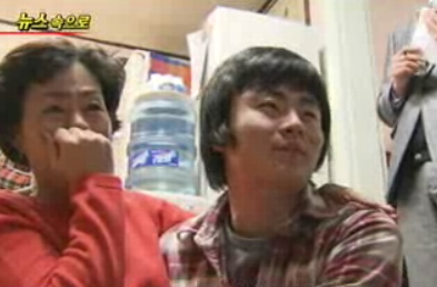 ▲ 이상화 선수의&nbsp;경기를 지켜보는 어머니와 오빠 이상준씨&nbsp;ⓒ&nbsp;SBS뉴스 캡쳐화면&nbsp;