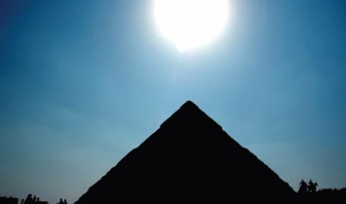 ▲ 달빛 속의 카푸라 피라미드.