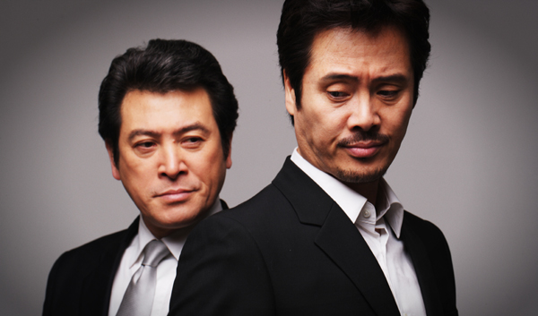 ▲ 연극 '레이먼'에서 형제를 연기한 남경읍(좌)&nbsp;남경주(우)&nbsp;ⓒ&nbsp;쇼팩