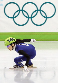 ▲ 이은별이 여자 쇼트트렉 1500m 경기에서 질주하고 있다 ⓒ&nbsp;연합뉴스