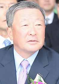 ▲ 구본무 LG그룹 회장이 22일로 취임 15주년을 맞았다. 구 회장은 재임기간동안 그룹의 매출을 4배 이상, 기업가치를 10배 이상으로 늘렸다. ⓒ 연합뉴스 