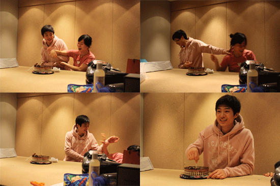 ▲ 18일 밴쿠버 동계올림픽에서 생일을 맞이한 성시백을 위해 마련된 깜짝파티 현장에서 김민정과 성시백이 서로의 얼굴을 크림을 묻히며 장난을 치고 있다 ⓒ 이은별 홈페이지