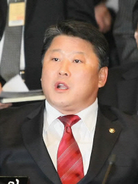 ▲ 한나라당이 의원총회 비공개를 결정하자 친박계 조원진 의원이 강력 반발하고 있다 ⓒ 연합뉴스