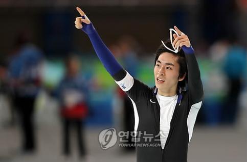 ▲ 1만미터에서 올림픽 신기록을 세우고 기뻐하는 이승훈.