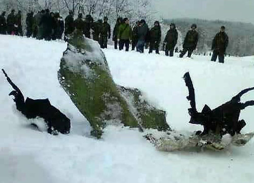 ▲ 황병산에서 발견된 F-5 전투기 잔해 ⓒ 연합뉴스