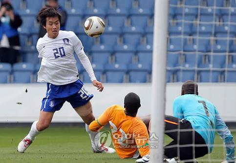 ▲ 초반 첫골을 터뜨린 이동국. ⓒ 연합뉴스